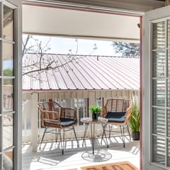 6th St Gem | Cool Pool, Free Parking, Great Vibes