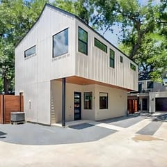 Designer Living in Holly Street | 3BR with Yard