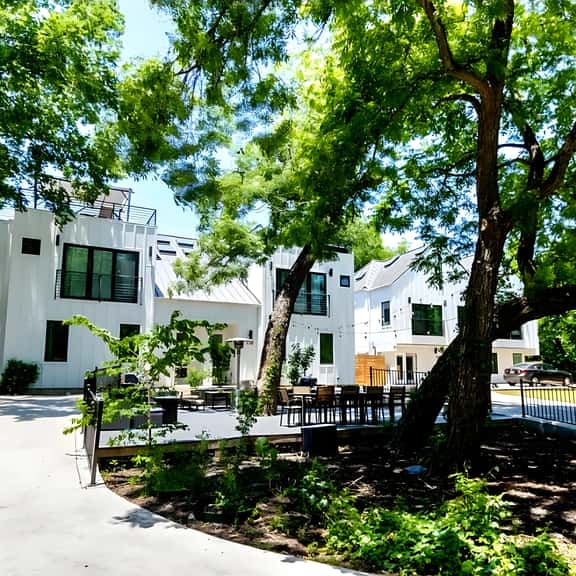 Huge 5BR Gem w/ Hot Tub - Near Downtown, SXSW - Image 1