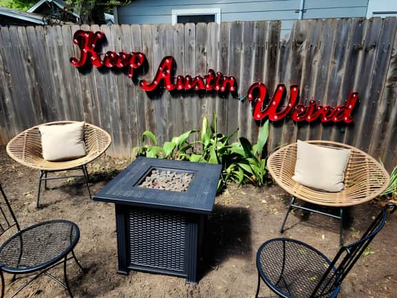 Chic 2BR House – Walk to Downtown & Rainey St.